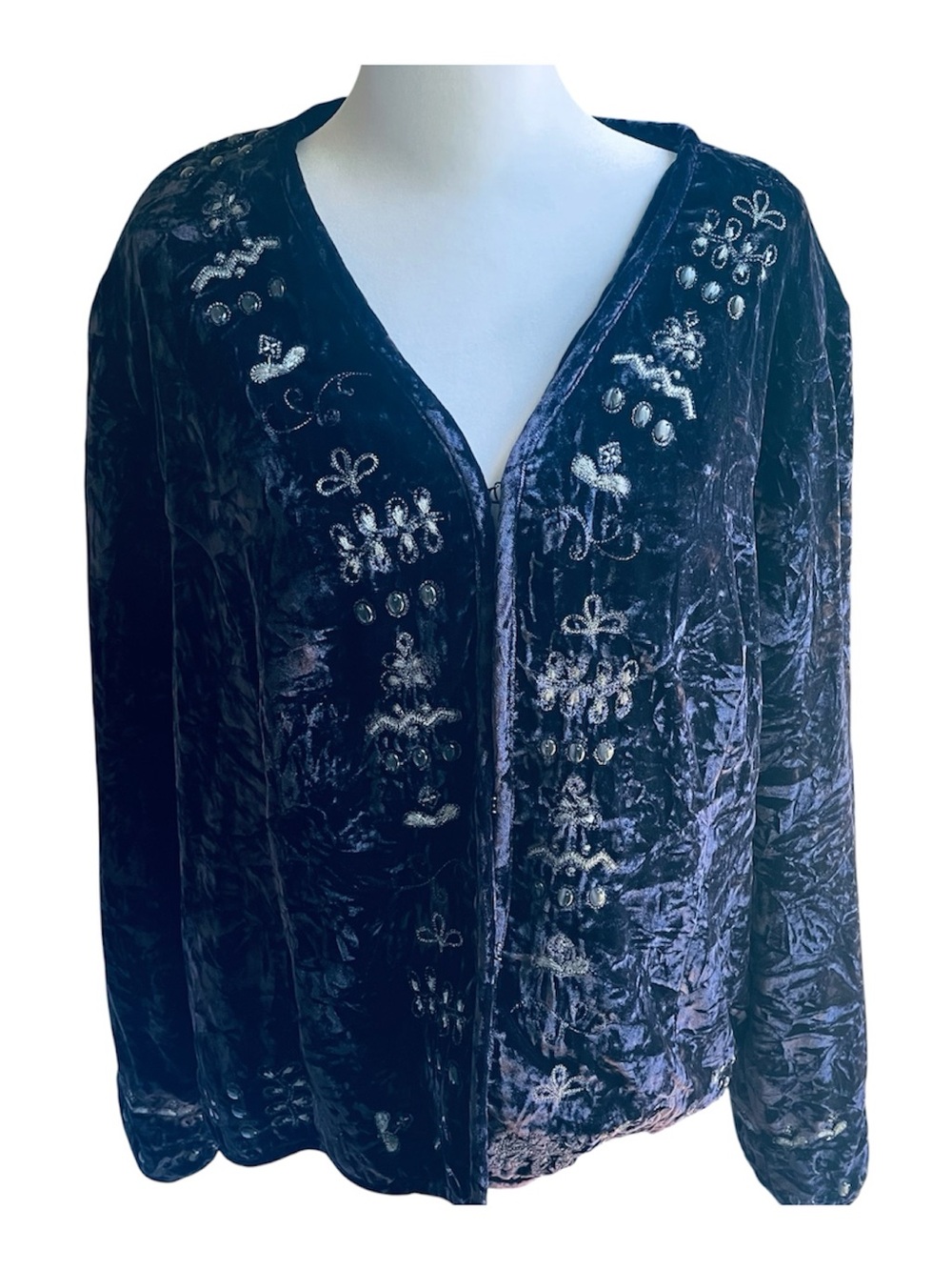 Vintage Chico's Lula Crushed
Velvet Jacket Size 3 
Purple Embroidered
Beaded